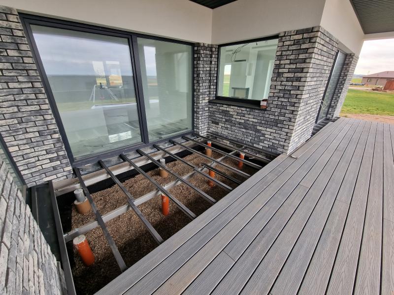 Création de terrasse, les matériaux adaptés au climat franc-comtois